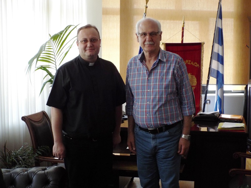 Συνάντηση Καλογιάννη με τον ιερέα της καθολικής εκκλησίας Λάρισας